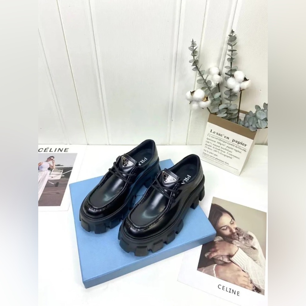 🌞🌞🌞Prada. Women Loafers